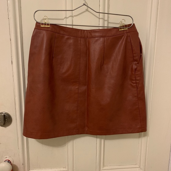 Brown faux leather side button skirt - Picture 3 of 5